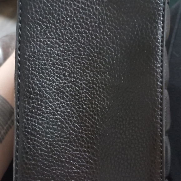 Steve Madden Black and Gold Crossbody Bag with Chain Strap - Picture 8 of 8